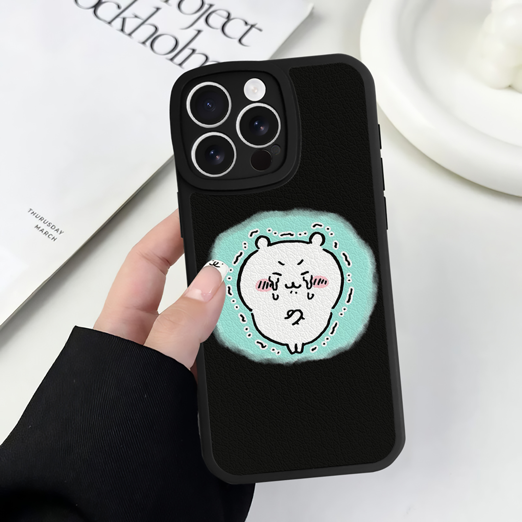 （画像用） ちいかわ ちいかわ Chii-kawa chiikawa 【iPhone 16シリーズ対応】シリコンスマホケース（レザー調） 材質：シリコン